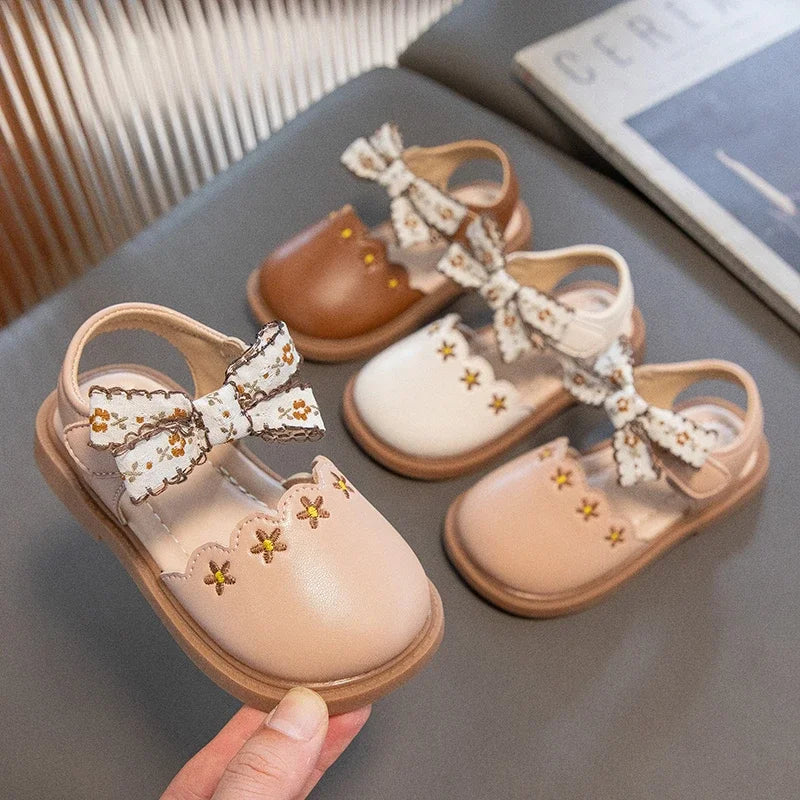 New Casual Shoes Girls Sandals French Style Toes Wrapped Round-Toe Kids Fashion Hook & Loop Children Flowers Print Bow Non-Slip