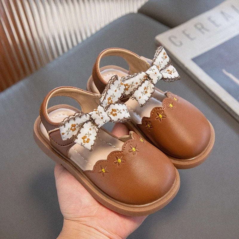 New Casual Shoes Girls Sandals French Style Toes Wrapped Round-Toe Kids Fashion Hook & Loop Children Flowers Print Bow Non-Slip