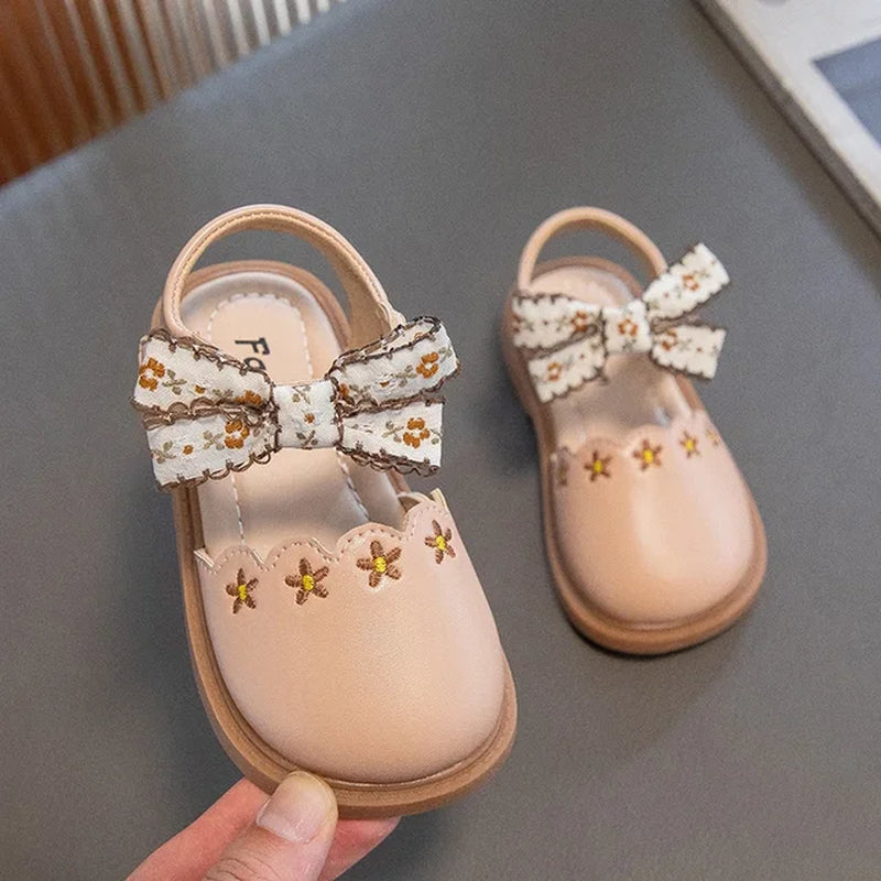 New Casual Shoes Girls Sandals French Style Toes Wrapped Round-Toe Kids Fashion Hook & Loop Children Flowers Print Bow Non-Slip